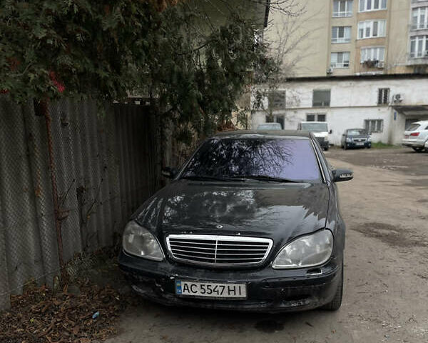 Черный Мерседес С Класс, объемом двигателя 4.27 л и пробегом 389 тыс. км за 4700 $, фото 1 на Automoto.ua