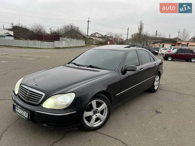 Черный Мерседес С Класс, объемом двигателя 4.97 л и пробегом 300 тыс. км за 4500 $, фото 1 на Automoto.ua