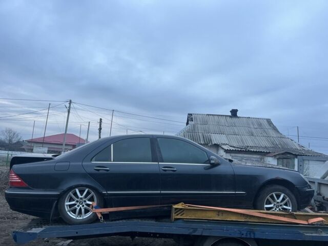 Черный Мерседес С Класс, объемом двигателя 4.3 л и пробегом 300 тыс. км за 2999 $, фото 1 на Automoto.ua