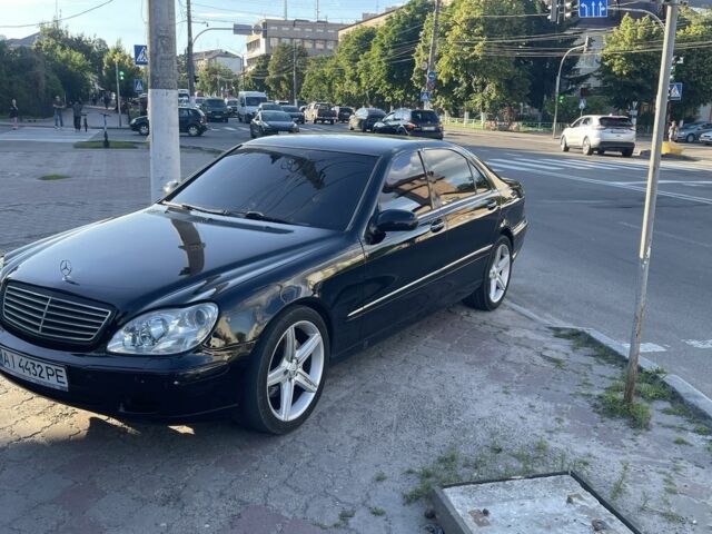 Чорний Мерседес С Клас, об'ємом двигуна 4.3 л та пробігом 300 тис. км за 5500 $, фото 1 на Automoto.ua