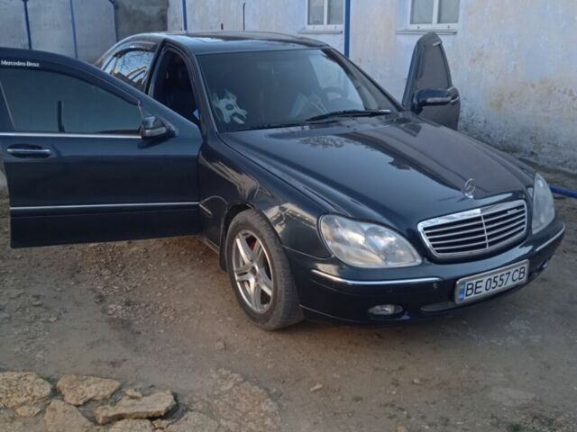 Черный Мерседес С Класс, объемом двигателя 5 л и пробегом 228 тыс. км за 5000 $, фото 1 на Automoto.ua