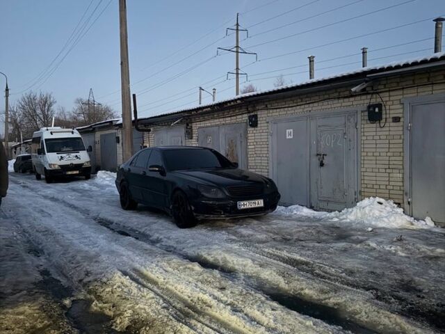 Черный Мерседес С Класс, объемом двигателя 3.2 л и пробегом 325 тыс. км за 2000 $, фото 1 на Automoto.ua