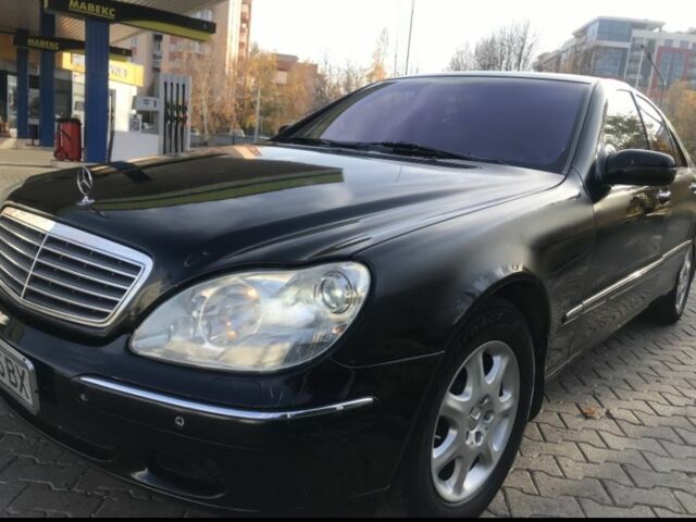 Черный Мерседес С Класс, объемом двигателя 4.3 л и пробегом 350 тыс. км за 6500 $, фото 1 на Automoto.ua