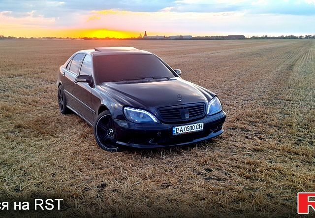 Чорний Мерседес С Клас, об'ємом двигуна 5 л та пробігом 300 тис. км за 9650 $, фото 1 на Automoto.ua