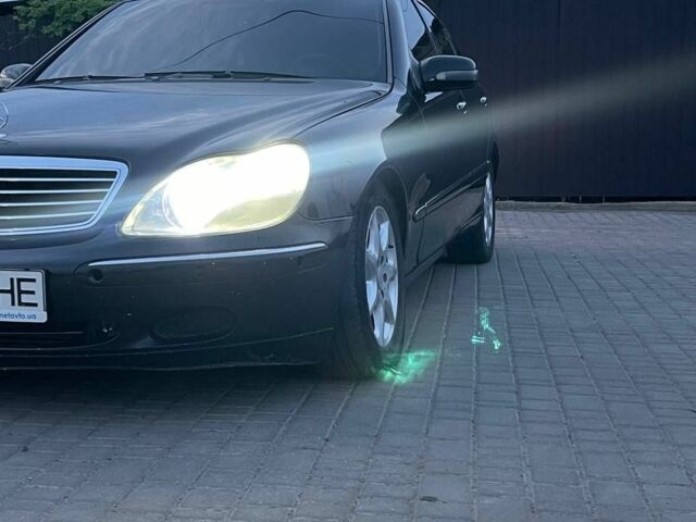 Чорний Мерседес С Клас, об'ємом двигуна 3.2 л та пробігом 375 тис. км за 4200 $, фото 1 на Automoto.ua