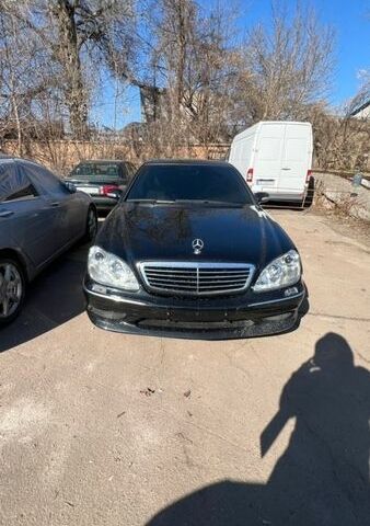 Чорний Мерседес С Клас, об'ємом двигуна 4 л та пробігом 300 тис. км за 6300 $, фото 1 на Automoto.ua