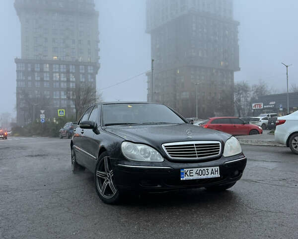 Чорний Мерседес С Клас, об'ємом двигуна 5 л та пробігом 470 тис. км за 3999 $, фото 1 на Automoto.ua