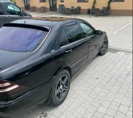 Чорний Мерседес С Клас, об'ємом двигуна 5.5 л та пробігом 250 тис. км за 2800 $, фото 1 на Automoto.ua