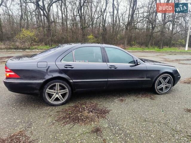 Черный Мерседес С Класс, объемом двигателя 5 л и пробегом 477 тыс. км за 4000 $, фото 1 на Automoto.ua