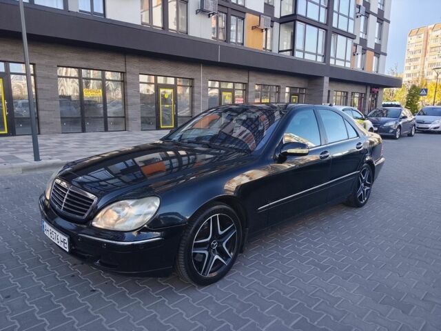 Чорний Мерседес С Клас, об'ємом двигуна 4 л та пробігом 311 тис. км за 2861 $, фото 1 на Automoto.ua