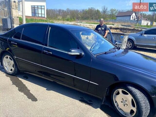 Черный Мерседес С Класс, объемом двигателя 3.2 л и пробегом 480 тыс. км за 6500 $, фото 1 на Automoto.ua