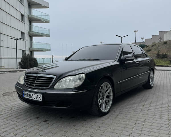 Черный Мерседес С Класс, объемом двигателя 4.3 л и пробегом 415 тыс. км за 6500 $, фото 1 на Automoto.ua