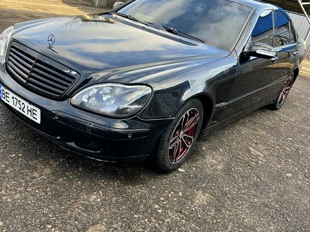 Чорний Мерседес С Клас, об'ємом двигуна 3.7 л та пробігом 295 тис. км за 5000 $, фото 1 на Automoto.ua