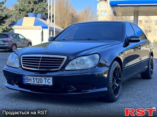 Черный Мерседес С Класс, объемом двигателя 5 л и пробегом 200 тыс. км за 4999 $, фото 1 на Automoto.ua
