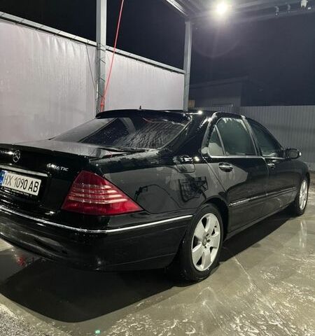 Черный Мерседес С Класс, объемом двигателя 3.7 л и пробегом 330 тыс. км за 8500 $, фото 1 на Automoto.ua