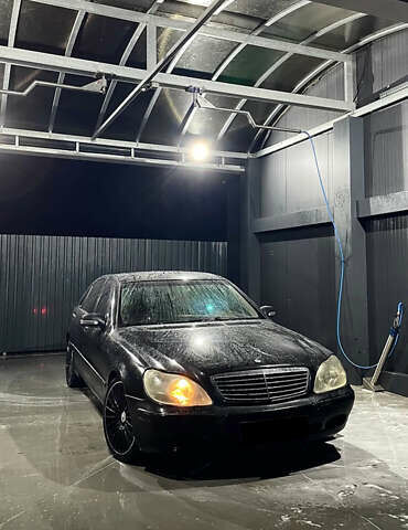 Черный Мерседес С Класс, объемом двигателя 4.97 л и пробегом 350 тыс. км за 3500 $, фото 1 на Automoto.ua