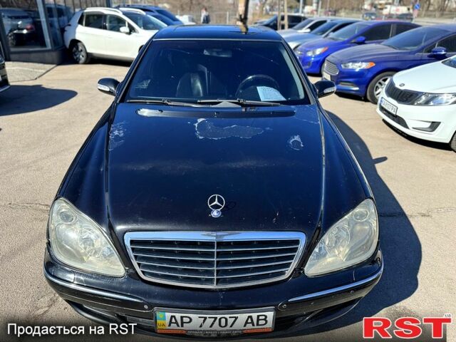 Черный Мерседес С Класс, объемом двигателя 5 л и пробегом 352 тыс. км за 5000 $, фото 1 на Automoto.ua