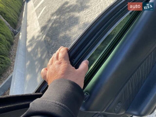 Чорний Мерседес С Клас, об'ємом двигуна 5.51 л та пробігом 114 тис. км за 29999 $, фото 1 на Automoto.ua