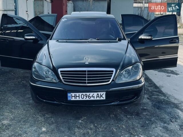 Черный Мерседес С Класс, объемом двигателя 5 л и пробегом 230 тыс. км за 9800 $, фото 1 на Automoto.ua