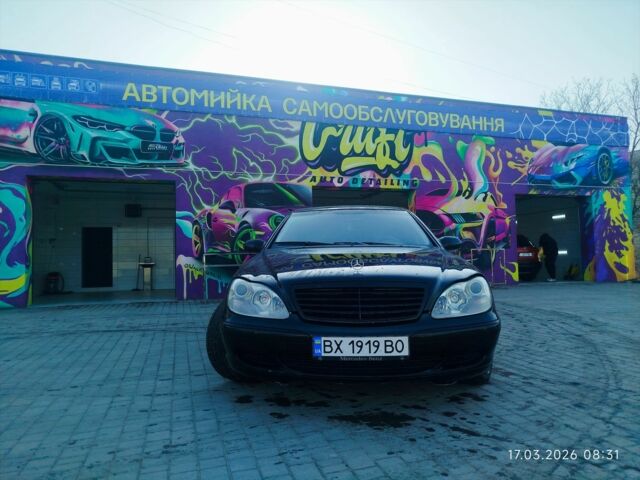 Черный Мерседес С Класс, объемом двигателя 3.7 л и пробегом 281 тыс. км за 5900 $, фото 1 на Automoto.ua