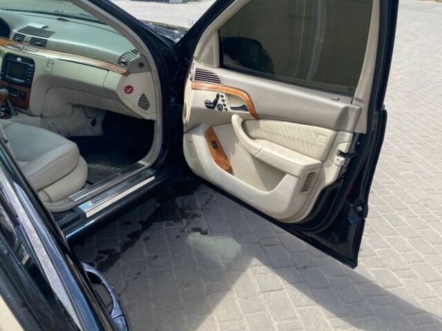 Черный Мерседес С Класс, объемом двигателя 3.6 л и пробегом 400 тыс. км за 4000 $, фото 1 на Automoto.ua