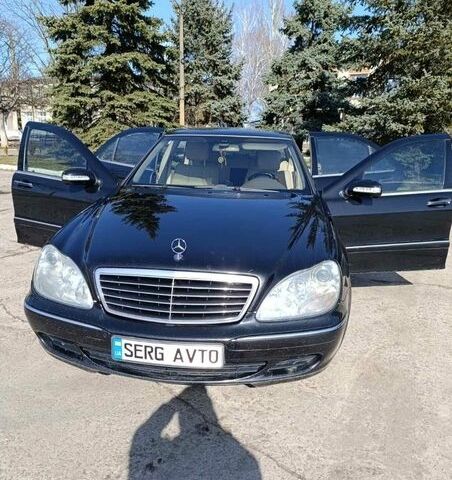 Черный Мерседес С Класс, объемом двигателя 5 л и пробегом 354 тыс. км за 8500 $, фото 1 на Automoto.ua