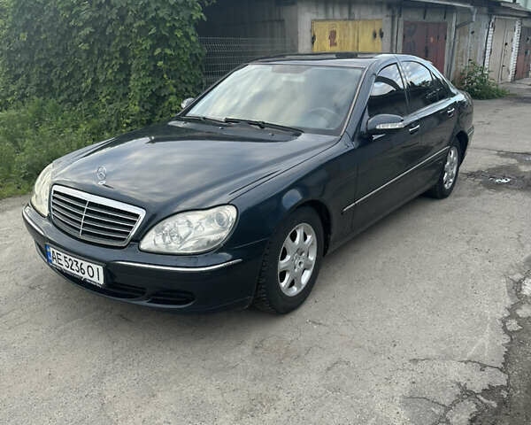 Черный Мерседес С Класс, объемом двигателя 3.2 л и пробегом 430 тыс. км за 6000 $, фото 1 на Automoto.ua