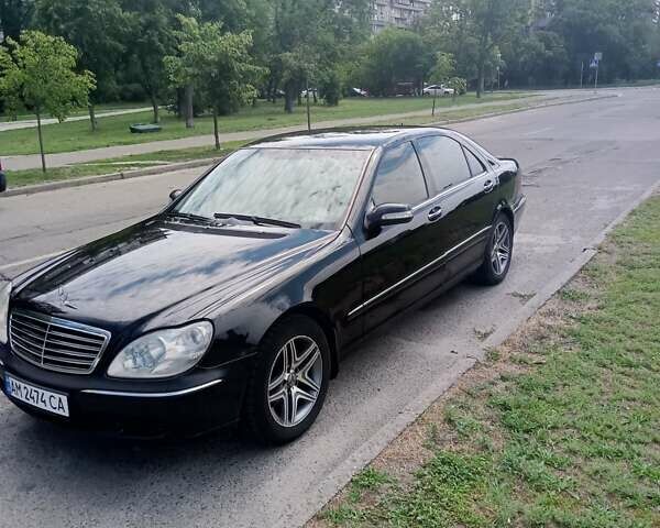 Черный Мерседес С Класс, объемом двигателя 3.72 л и пробегом 310 тыс. км за 5000 $, фото 1 на Automoto.ua