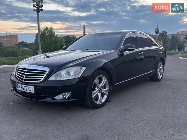 Чорний Мерседес С Клас, об'ємом двигуна 5.5 л та пробігом 279 тис. км за 7000 $, фото 1 на Automoto.ua