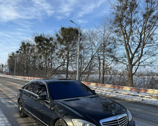 Черный Мерседес С Класс, объемом двигателя 5.46 л и пробегом 232 тыс. км за 9999 $, фото 1 на Automoto.ua