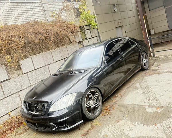 Черный Мерседес С Класс, объемом двигателя 3.5 л и пробегом 300 тыс. км за 8300 $, фото 1 на Automoto.ua