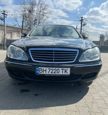 Черный Мерседес С Класс, объемом двигателя 4.97 л и пробегом 300 тыс. км за 8000 $, фото 1 на Automoto.ua