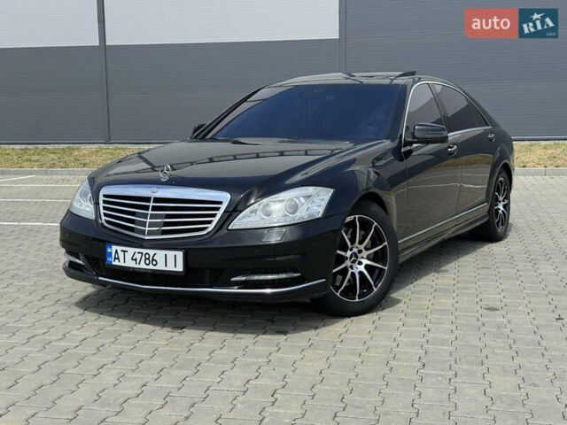 Черный Мерседес С Класс, объемом двигателя 5.46 л и пробегом 222 тыс. км за 11500 $, фото 1 на Automoto.ua