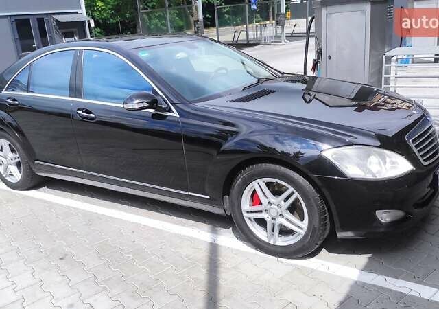 Черный Мерседес С Класс, объемом двигателя 5.5 л и пробегом 350 тыс. км за 8800 $, фото 1 на Automoto.ua