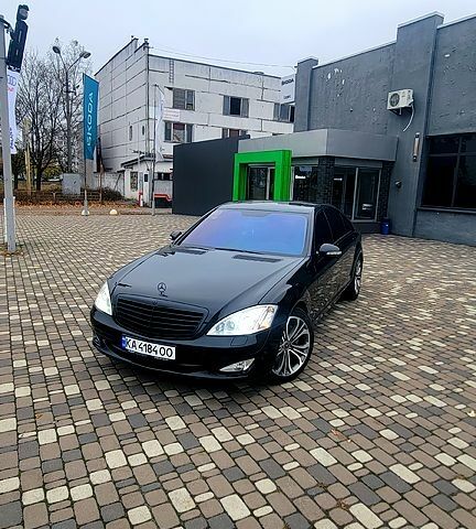 Мерседес С Класс 2005 в Киеве на Automoto.ua Черный Мерседес С Класс, объемом двигателя 5.5 л и пробегом 144 тыс. км за 12500 $, фото 1 на Automoto.ua