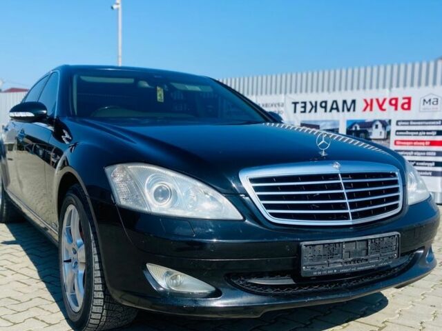 Черный Мерседес С Класс, объемом двигателя 3.5 л и пробегом 300 тыс. км за 6200 $, фото 1 на Automoto.ua
