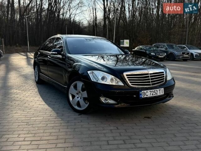 Черный Мерседес С Класс, объемом двигателя 5.5 л и пробегом 290 тыс. км за 7300 $, фото 1 на Automoto.ua