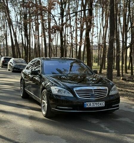 Черный Мерседес С Класс, объемом двигателя 5.51 л и пробегом 193 тыс. км за 10900 $, фото 1 на Automoto.ua