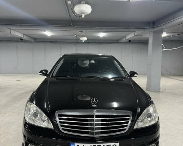 Черный Мерседес С Класс, объемом двигателя 5.46 л и пробегом 250 тыс. км за 10500 $, фото 1 на Automoto.ua