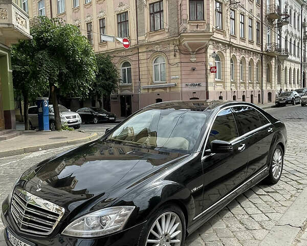 Черный Мерседес С Класс, объемом двигателя 6 л и пробегом 168 тыс. км за 8000 $, фото 1 на Automoto.ua