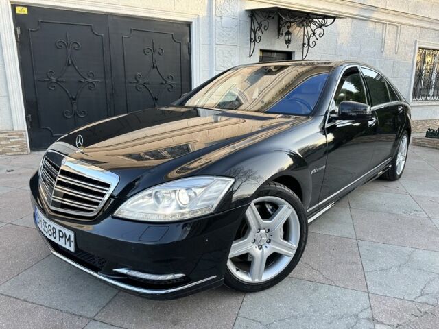 Чорний Мерседес С Клас, об'ємом двигуна 5.5 л та пробігом 225 тис. км за 8900 $, фото 1 на Automoto.ua