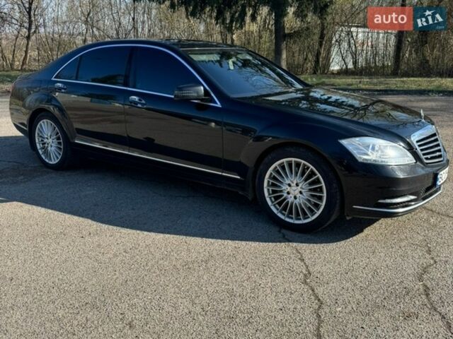 Черный Мерседес С Класс, объемом двигателя 3.5 л и пробегом 270 тыс. км за 11300 $, фото 1 на Automoto.ua
