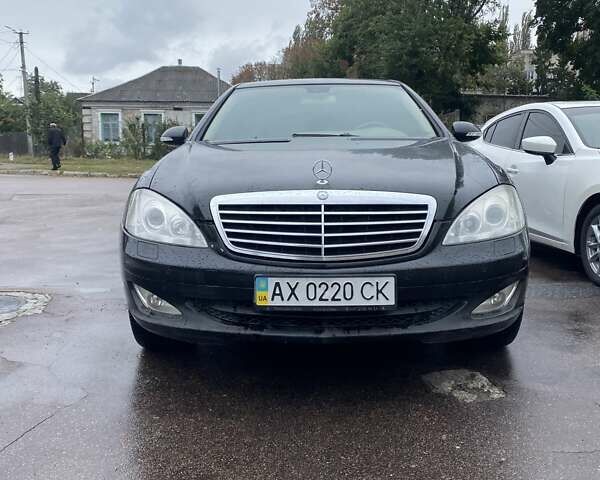 Черный Мерседес С Класс, объемом двигателя 3.5 л и пробегом 309 тыс. км за 10000 $, фото 1 на Automoto.ua