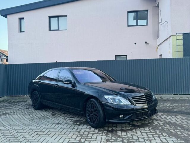 Чорний Мерседес С Клас, об'ємом двигуна 3.5 л та пробігом 300 тис. км за 9999 $, фото 1 на Automoto.ua