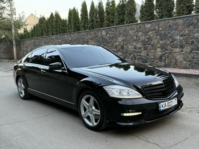 Чорний Мерседес С Клас, об'ємом двигуна 5 л та пробігом 300 тис. км за 11700 $, фото 1 на Automoto.ua