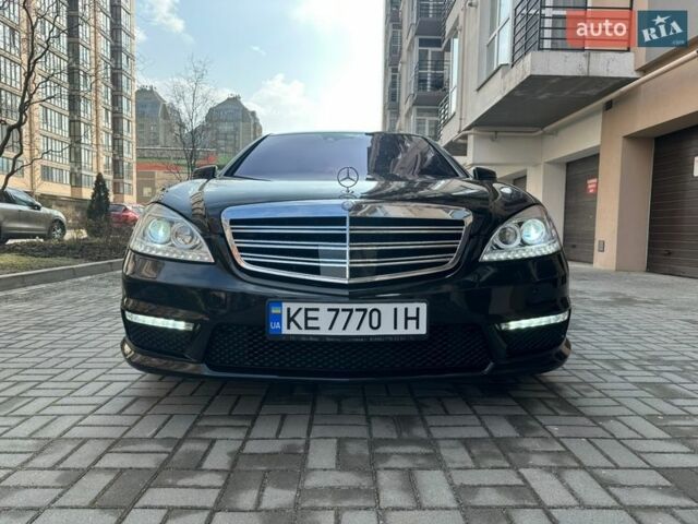 Чорний Мерседес С Клас, об'ємом двигуна 5.5 л та пробігом 292 тис. км за 16900 $, фото 1 на Automoto.ua