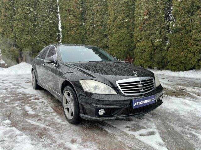 Черный Мерседес С Класс, объемом двигателя 5.5 л и пробегом 348 тыс. км за 10500 $, фото 1 на Automoto.ua