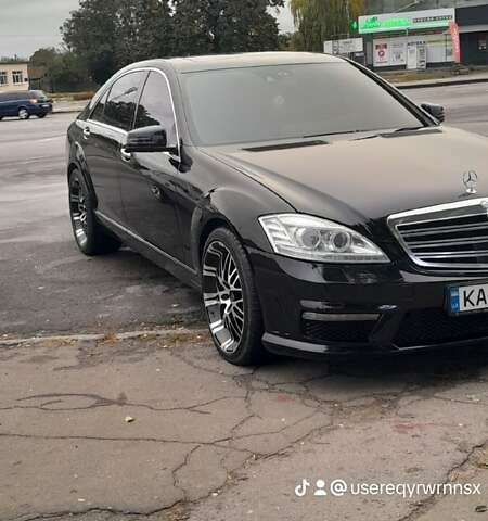 Черный Мерседес С Класс, объемом двигателя 5.5 л и пробегом 310 тыс. км за 12400 $, фото 1 на Automoto.ua
