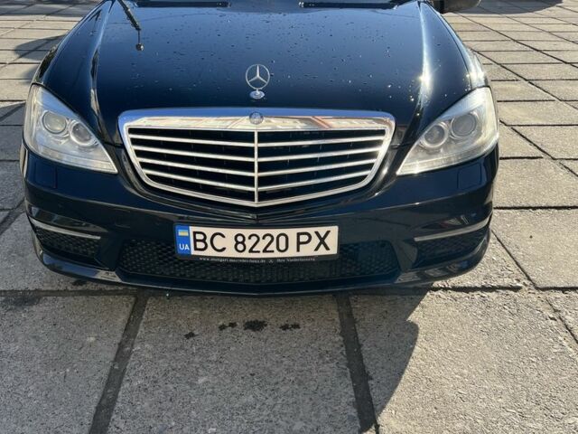 Черный Мерседес С Класс, объемом двигателя 5.5 л и пробегом 180 тыс. км за 12000 $, фото 1 на Automoto.ua
