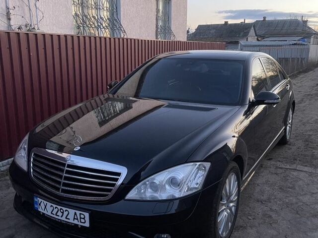 Чорний Мерседес С Клас, об'ємом двигуна 3.5 л та пробігом 238 тис. км за 8999 $, фото 1 на Automoto.ua